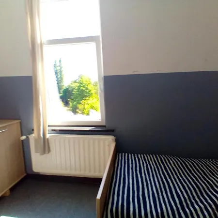 4 Bedrooms House With Enclosed Garden And Wifi At *